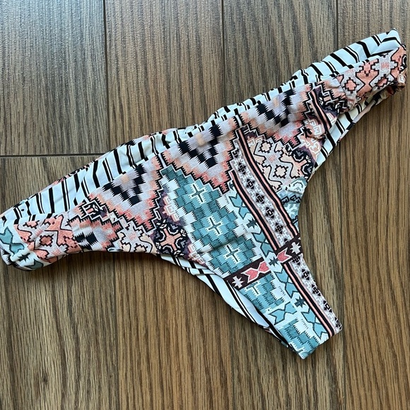 O’Neill reversible bikini bottoms size medium - Picture 2 of 8